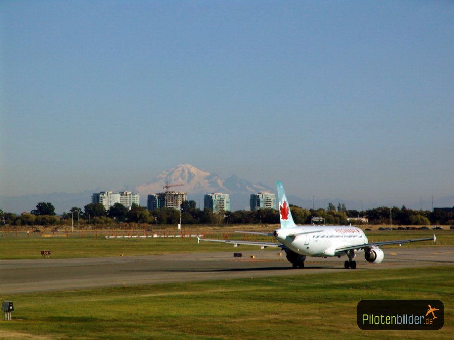 Moutn Rainier and Vancouver Airport