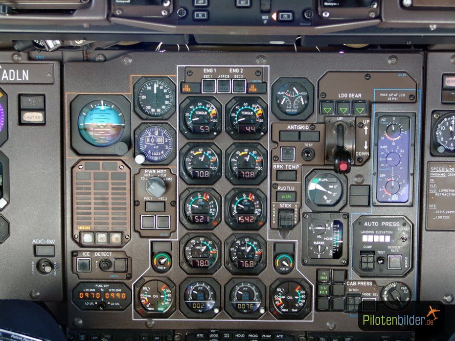 Cockpit ATR72-03