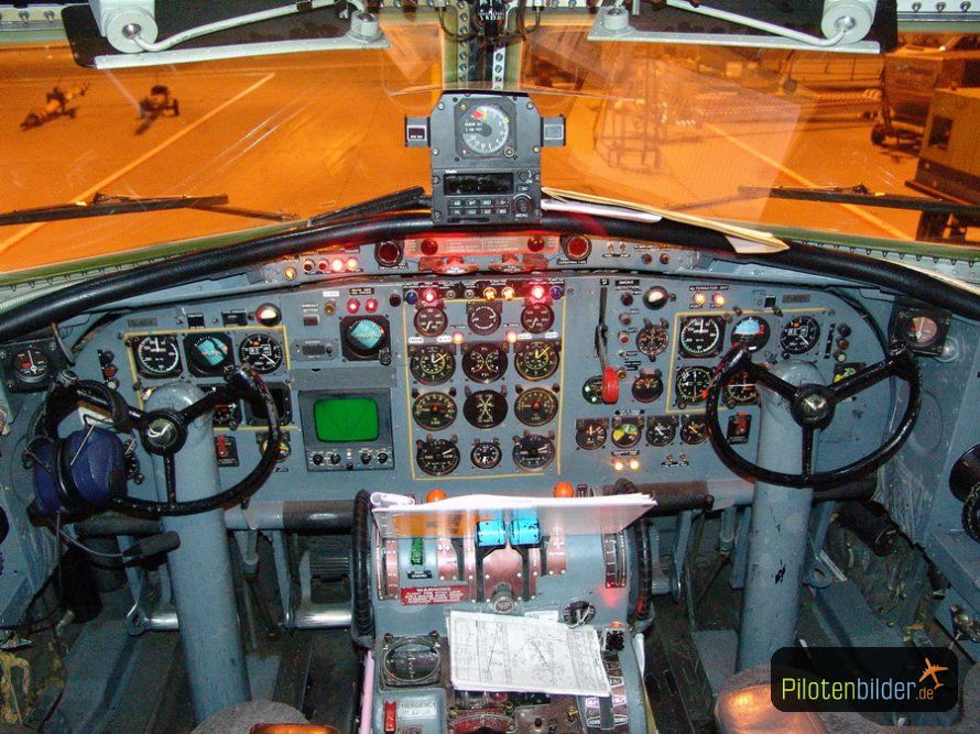 Fokker 50 Cockpit 1