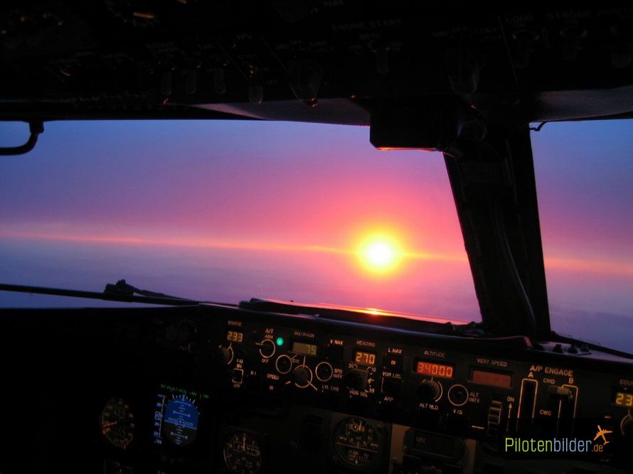 737 Cockpit Sunrise